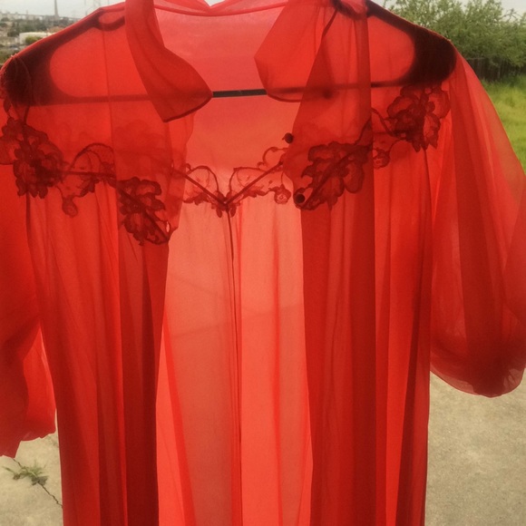 💋💔Red Sheer Vintage Dressing Gown💔💋 - Picture 2 of 7
